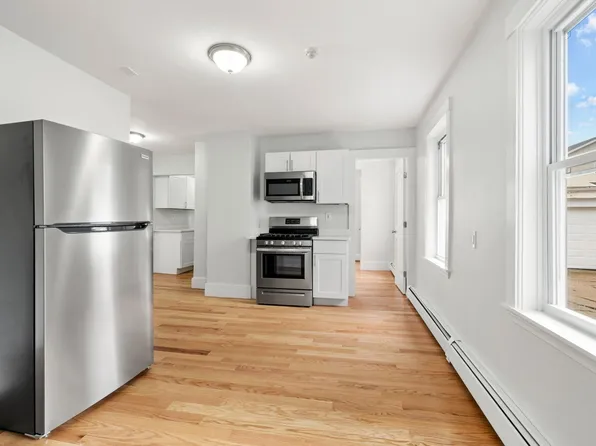 107 Tell St APT 1R, Providence, RI 02909
