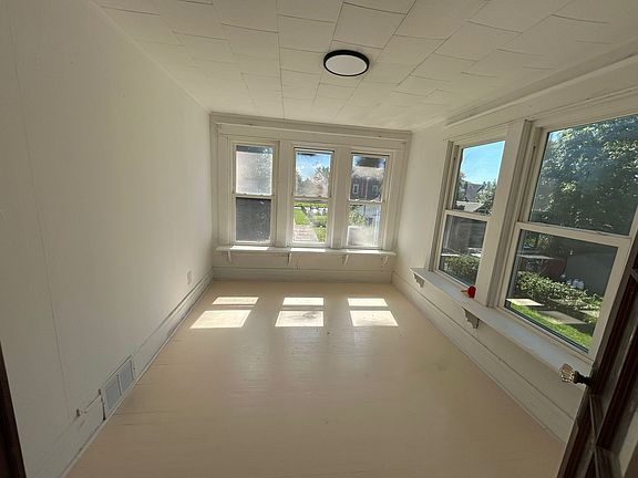 4th image of 1731 La Salle Ave