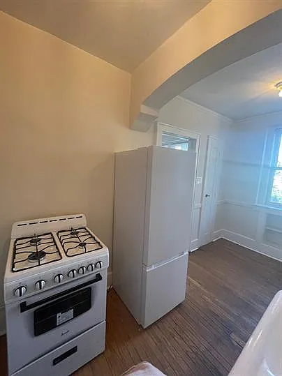 2024 Hubbard St — Photo 9
