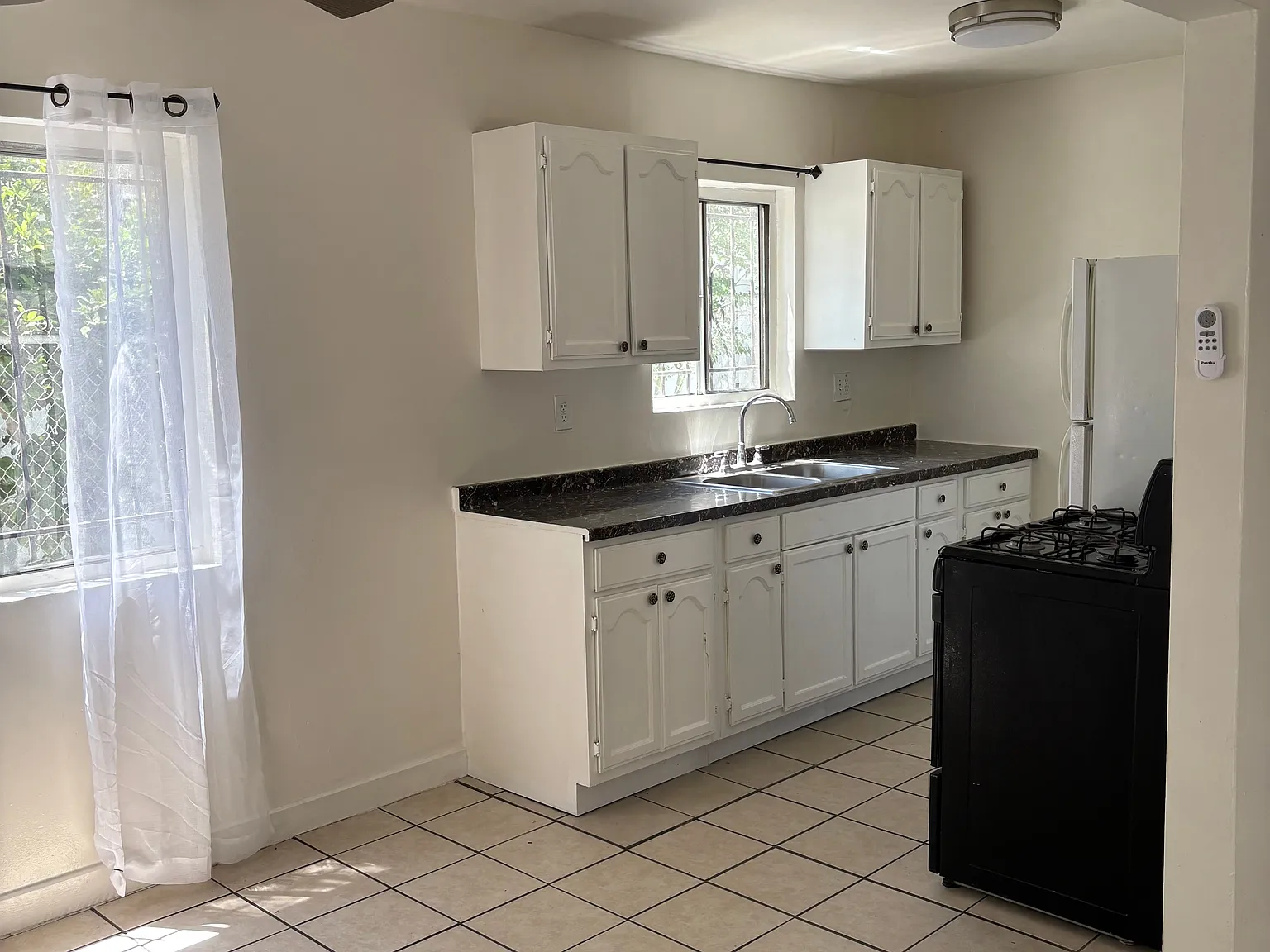 3 bed, $2,495 — Photo 2