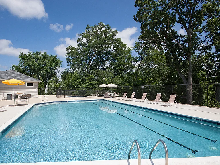 Woodridge Apartments — Photo 17