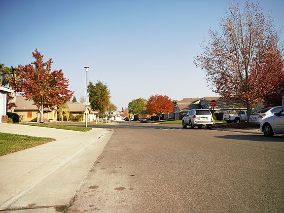 3rd image of 9093 Chantal Way