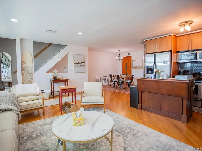 521 W Broadway #B — Photo 10