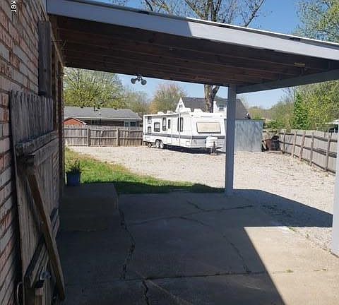 5th image of 9602 Britannia Ct