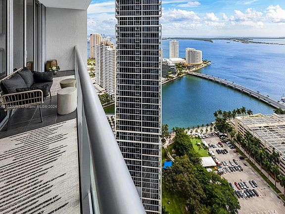 3rd image of 485 Brickell Ave APT 3909