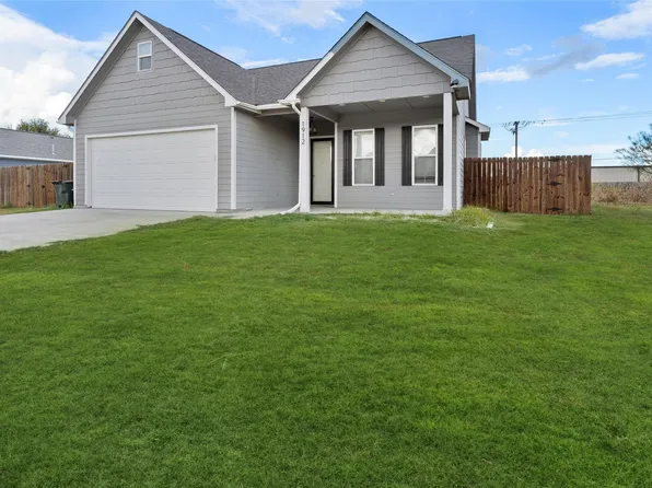1912 Lynn St, El Campo, TX 77437