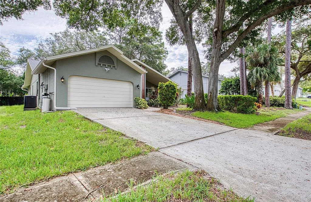 3 bed, 2.0 bath, 1896 sqft, $3,000 — Photo 1