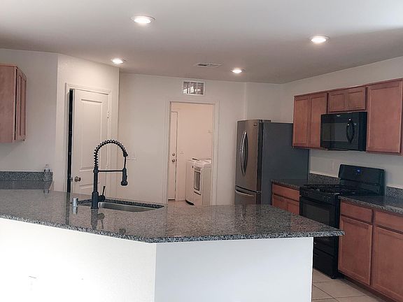 3rd image of 10277 Massachusetts Ln