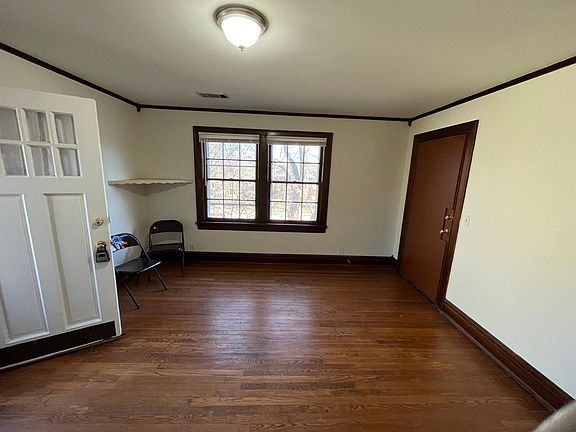 2nd image of 2815 Belmont Blvd #B