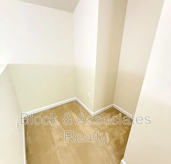 8527 Quarton Dr — Photo 23