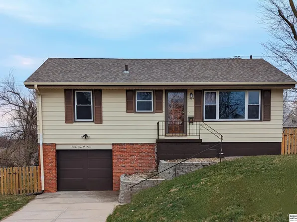 3409 Cornhusker Dr, Omaha, NE 68124