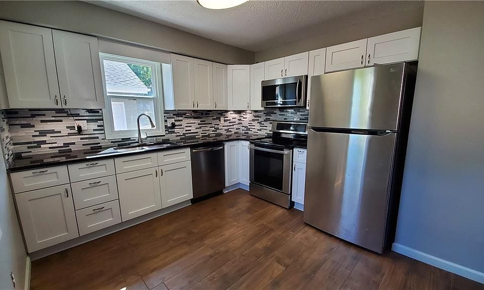 2nd image of 8325 Crestview Dr