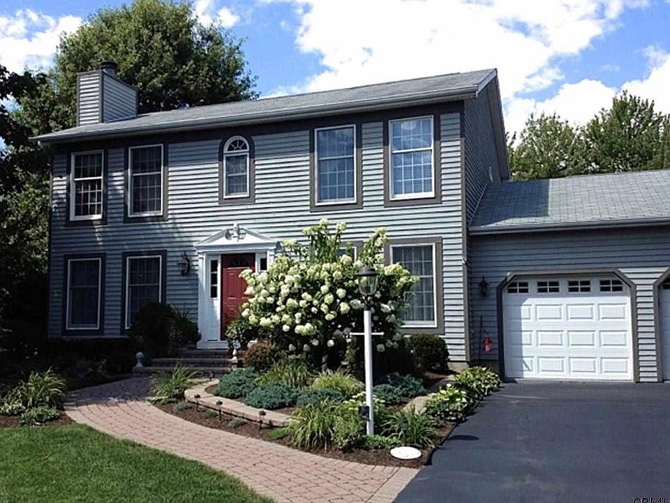 1st image of 10 Carlyle Ct