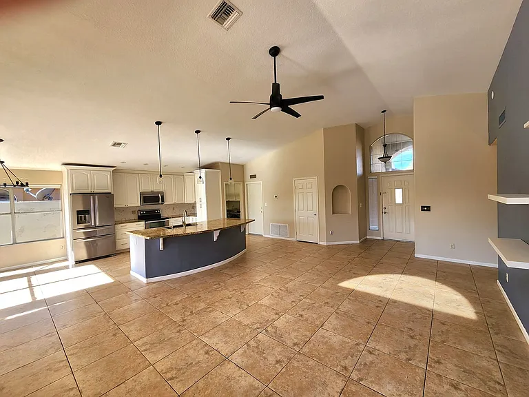 15013 S 46th Pl — Photo 3