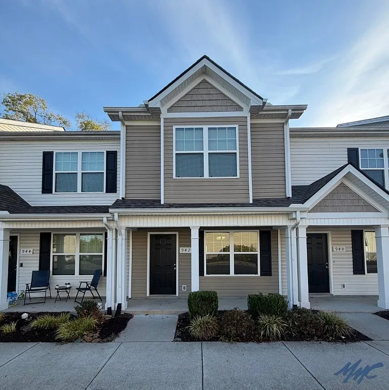 2 bed, 2.5 bath, 1182 sqft, $1,495 — Photo 1
