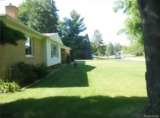 19183 Milburn St, Livonia, MI 48152