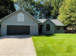 1045 Greenbriar Dr, Muskegon, MI 49445