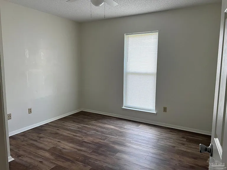 3244 Maplewood Dr — Photo 8
