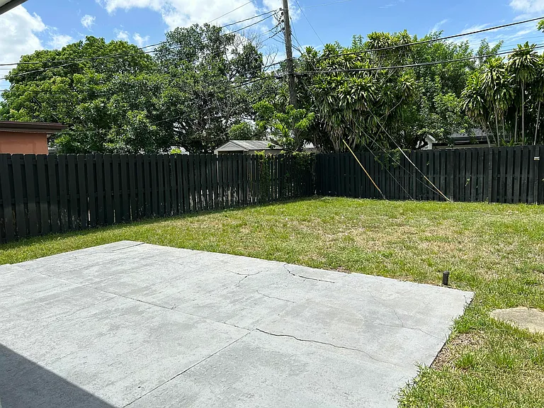 61 NW 47th St — Photo 16