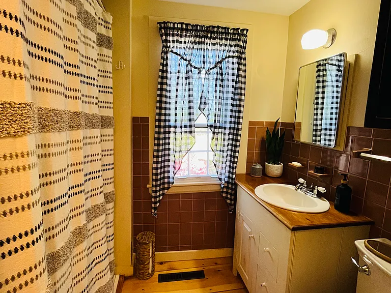 410 Cider Hill Rd — Photo 18