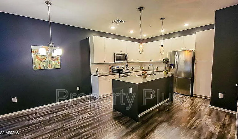 2362 E Huntington Dr — Photo 15