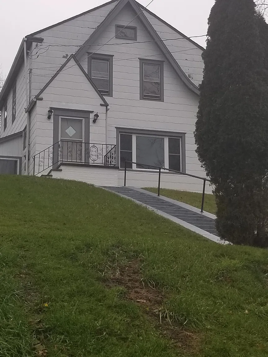 108 Barclay St photo 1