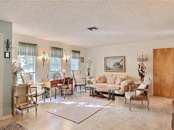 3rd image of 626 Broadway St