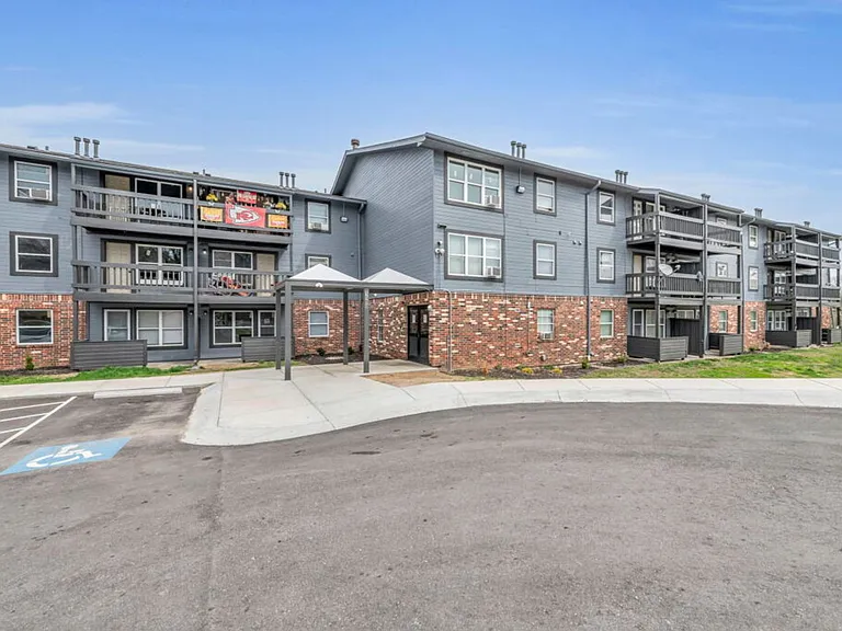 Lakeview Apartments — Photo 13