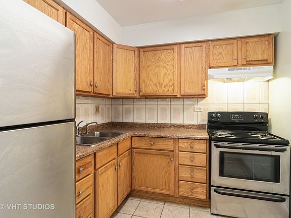 3rd image of 1037 Des Plaines Ave APT 301