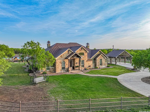 819 County Road 356, La Vernia, TX 78121