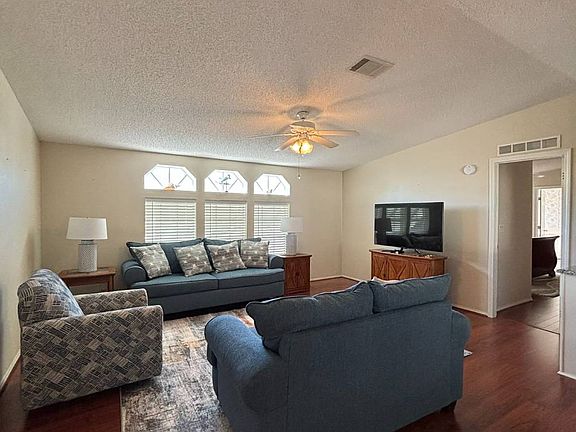4th image of 1537 Aberdeen Ln #185