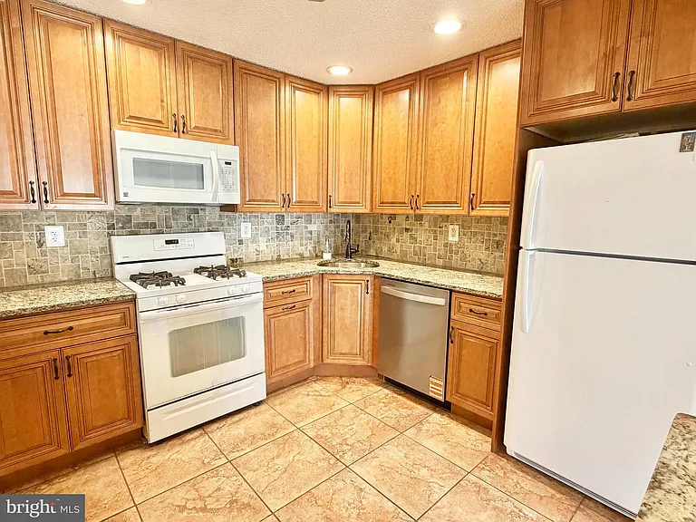 47 Mendrey Ct — Photo 8