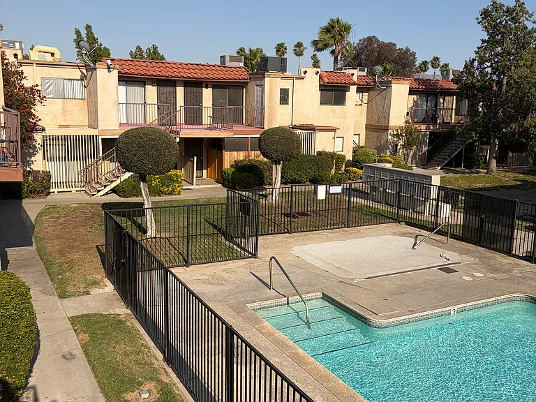 2423 W Acacia Ave — Photo 19