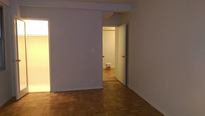 Rented by Manhattan Apartment Organization | media 6