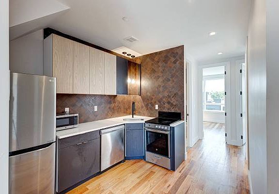 2nd image of 234 Quincy St APT 2