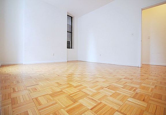 3rd image of 301 W 21st St APT 3R