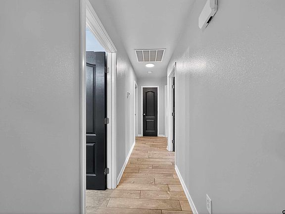 4th image of 500 Virginia Ct