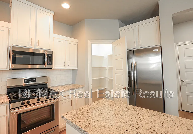 5911 SW Gentle Winds Ave — Photo 13