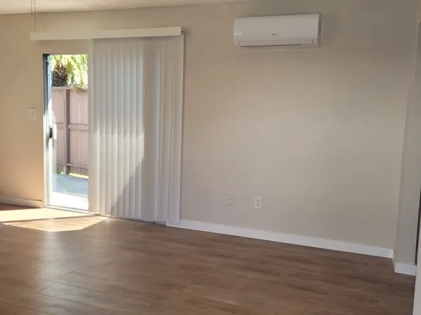 9733 1/2 Park St, Bellflower, CA 90706