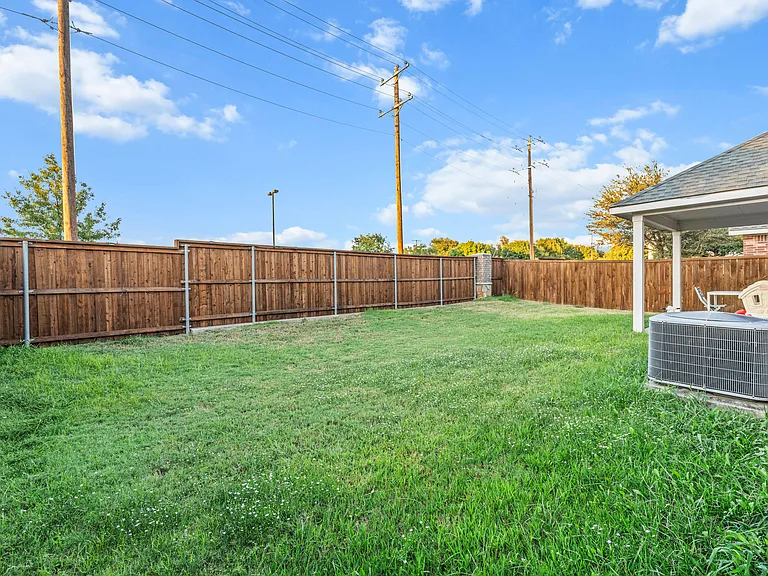 9412 Caliente Dr — Photo 46