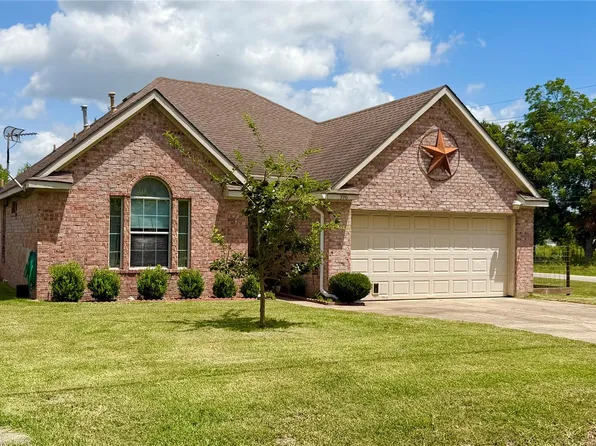396 Newcom Ln, Sealy, TX 77474
