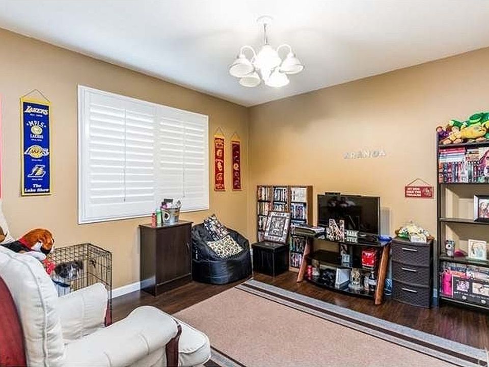 1st image of 419 N Placer Privado