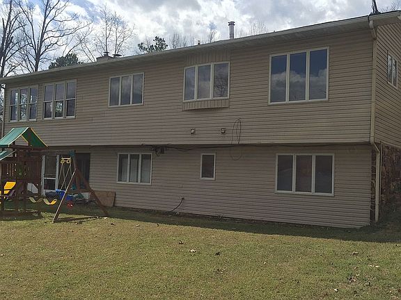 2nd image of 1202 Pearl Dr