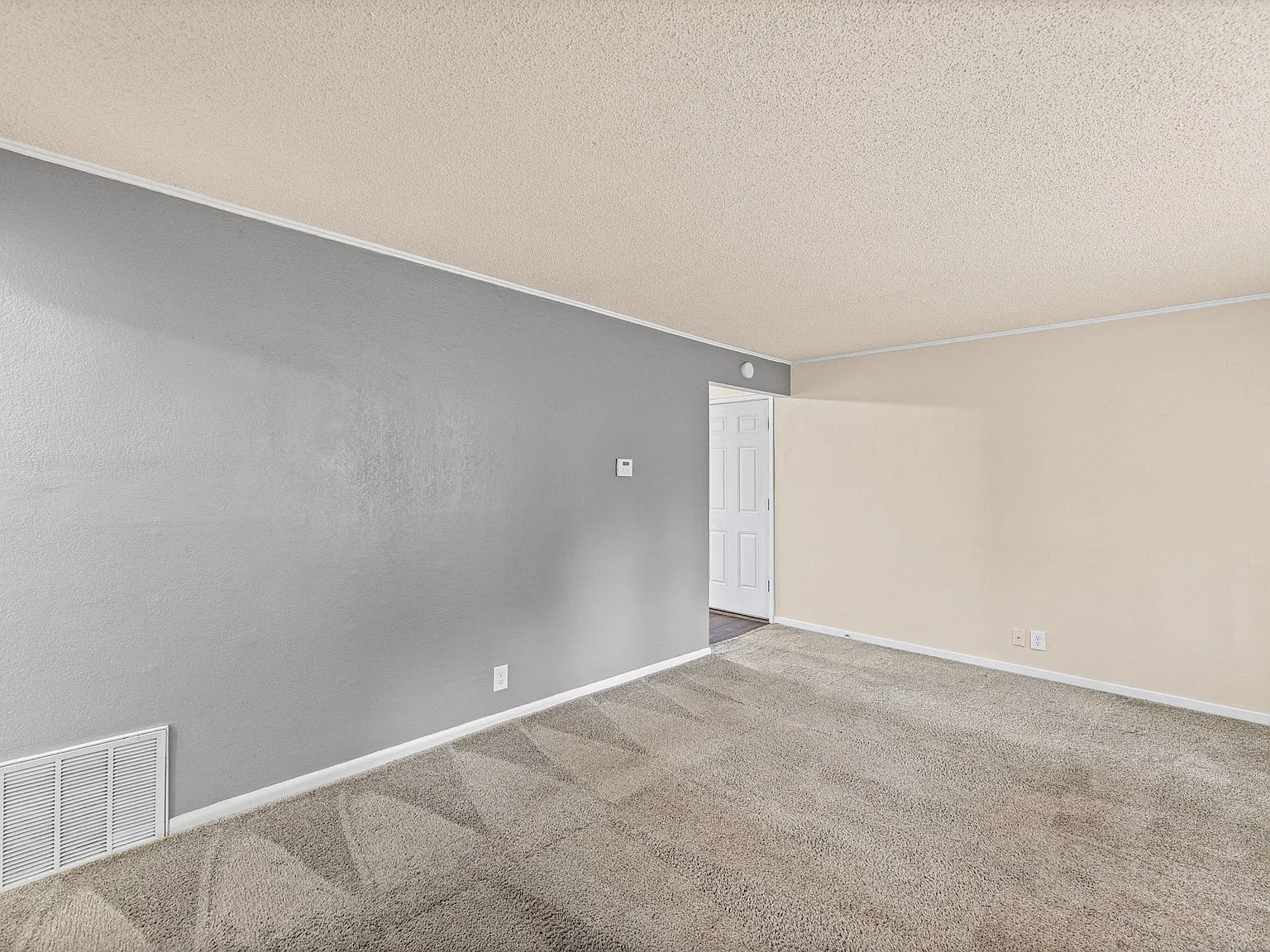 7712 Foster St — Photo 3