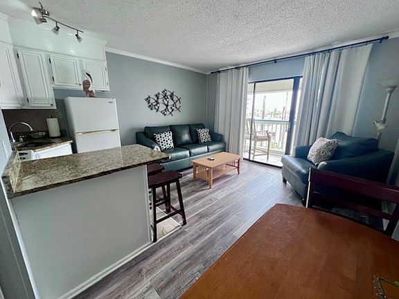 4th image of 6102 Seawall Blvd #321