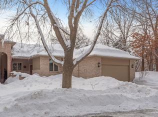 8776 Hunters Way, Apple Valley, MN 55124