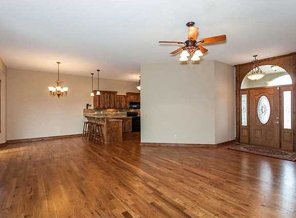 4th image of 619 S Wren Field Dr