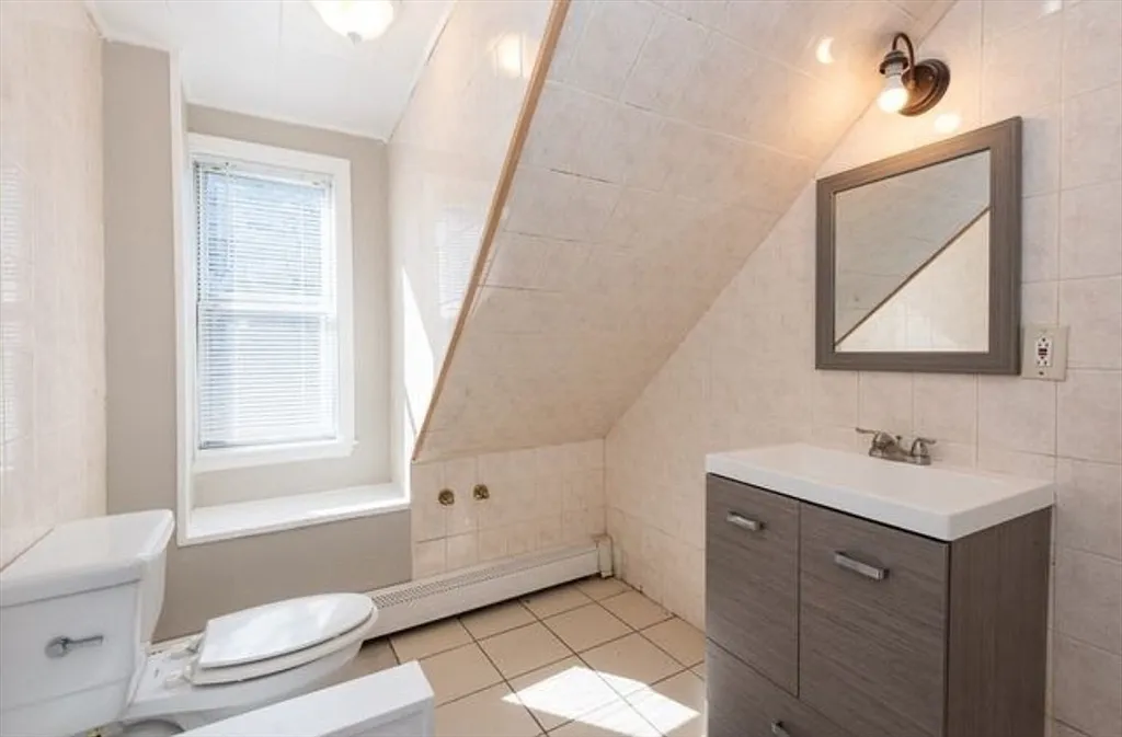 4 bed, 1100 sqft, $3,000 — Photo 4