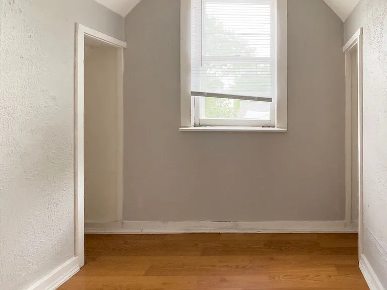 2217 S Jefferson St — Photo 8