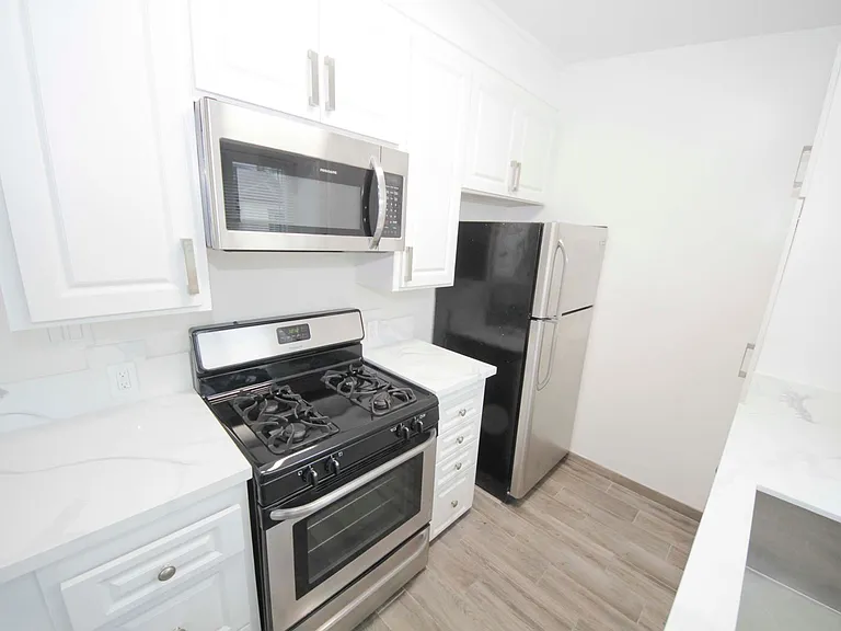 Bay Cities Apartments — Photo 6